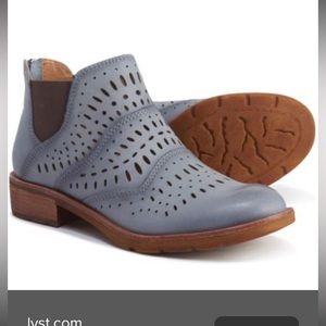 NWOT Sofft Brenley Boots, Size 7.5, in Chambray